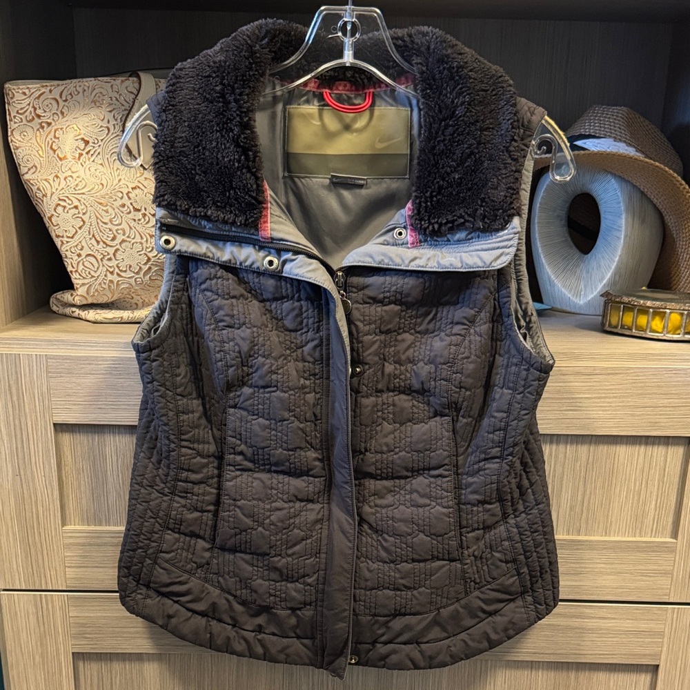 Nike Quilted Black Vest with Faux-Sherpa Collar